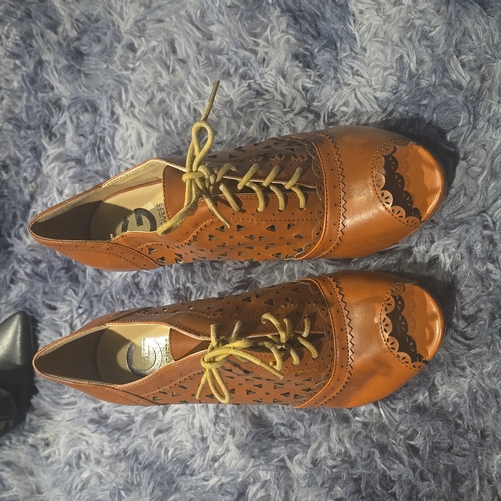 Guess heels 9. 5